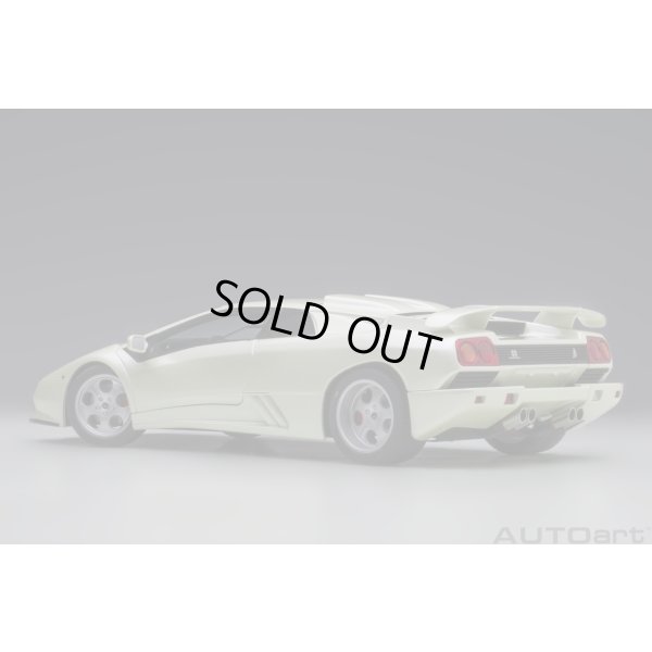 画像2: AUTOart 1/18 Lamborghini Diablo SE30 Iota (BALLON WHITE / Pearl White)