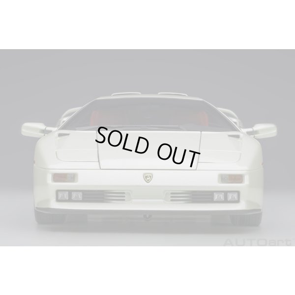 画像5: AUTOart 1/18 Lamborghini Diablo SE30 Iota (BALLON WHITE / Pearl White)