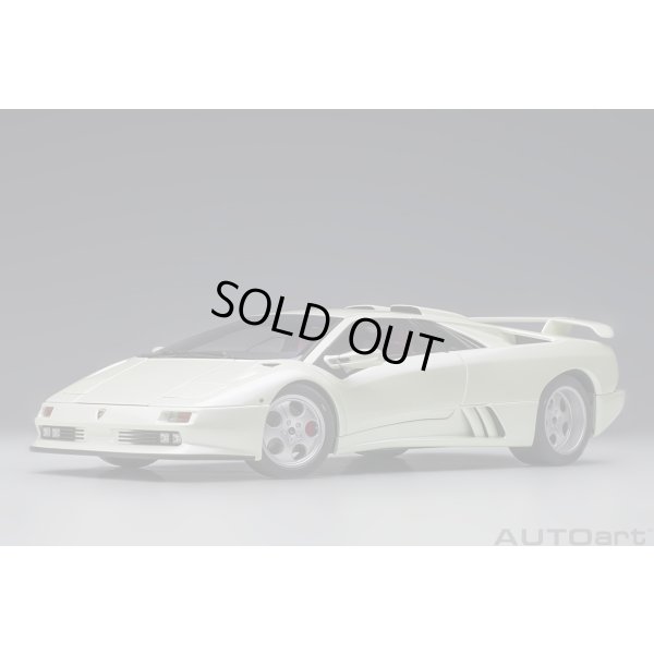 画像1: AUTOart 1/18 Lamborghini Diablo SE30 Iota (BALLON WHITE / Pearl White)