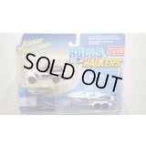 JOHNNY LIGHTNING 1/64 1969 International Scout II White / Black & Malibu Boat White / Black