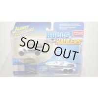 JOHNNY LIGHTNING 1/64 1969 International Scout II White / Black & Malibu Boat White / Black