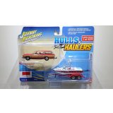 JOHNNY LIGHTNING 1/64 1973 Chevy Caprice Wagon Red / Wood & Mastercraft Boat White / Red
