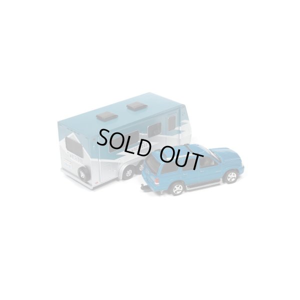 画像3: JOHNNY LIGHTNING 1/64 2005 Cadillac Escalade Blue & Camper Trailer Teal