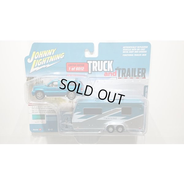 画像1: JOHNNY LIGHTNING 1/64 2005 Cadillac Escalade Blue & Camper Trailer Teal