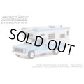 GREEN LiGHT EXCLUSIVE 1/64 1985 GMC Sierra 2500 with Winnebago Slide-In Camper - Light Blue & Frost White