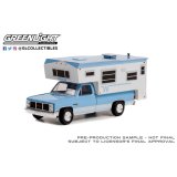 GREEN LiGHT EXCLUSIVE 1/64 1985 GMC Sierra 2500 with Winnebago Slide-In Camper - Light Blue & Frost White