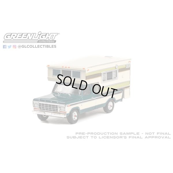 画像1: GREEN LiGHT EXCLUSIVE 1/64 1978 Ford F-250 with Large Camper - Dark Jade Metallic & Wimbledon White