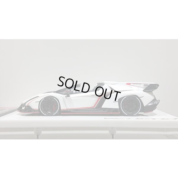 画像2: EIDOLON 1/43 Lamborghini Veneno Roadster 2015 Matte White / Red Stripe Limited 80 pcs.