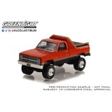 GREEN LiGHT EXCLUSIVE 1/64 1984 Chevrolet K-10 Scottsdale 4x4 - Sno Chaser