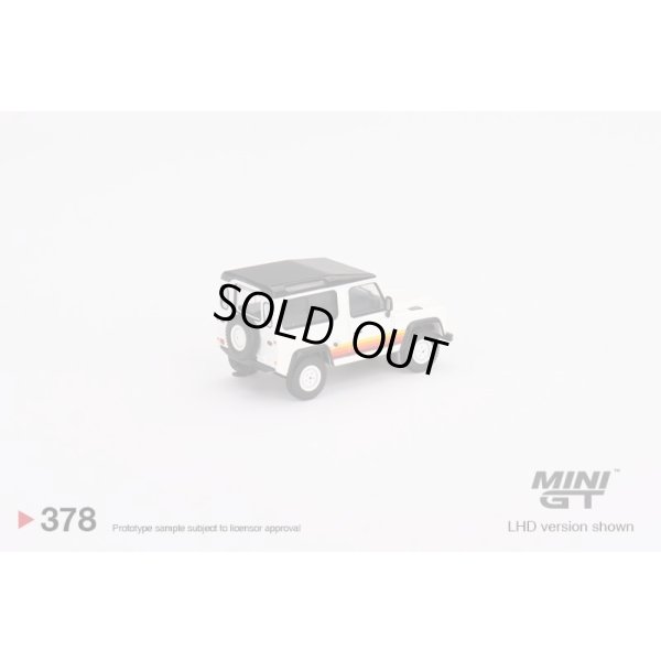 画像3: MINI GT 1/64 Land Rover Defender 90 Wagon White (RHD)