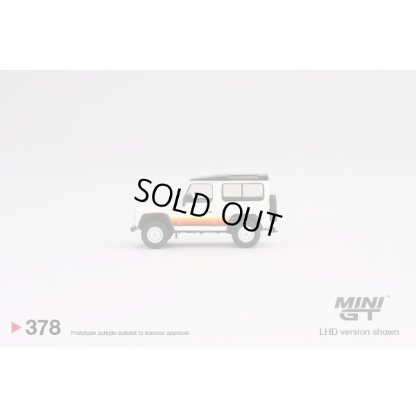 画像4: MINI GT 1/64 Land Rover Defender 90 Wagon White (RHD)