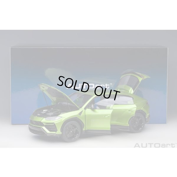 画像18: AUTOart 1/18 Lamborghini Urus (Verde Selvans)