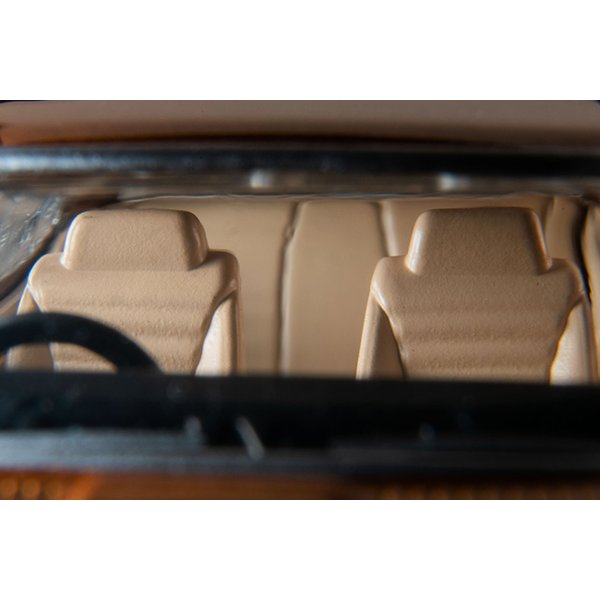 画像8: TOMYTEC 1/64 Limited Vintage NEO 荻窪魂 Vol.10 Nissan Skyline 2000GT-E L Type Extra (Brown)