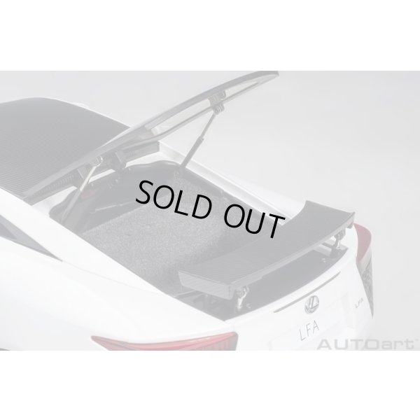 画像12: AUTOart 1/18 Lexus LFA (Whitest White/Carbon)