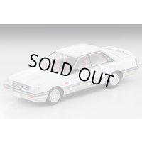 TOMYTEC 1/64 Limited Vintage NEO Nissan Skyline 4-door HT GT Passage Twin Cam 24V (White/Beige) 1986