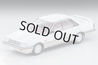 TOMYTEC 1/64 Limited Vintage NEO Nissan Skyline 4-door HT GT Passage Twin Cam 24V (White/Beige) 1986
