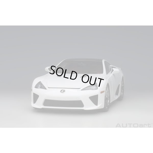 画像20: AUTOart 1/18 Lexus LFA (Whitest White/Carbon)
