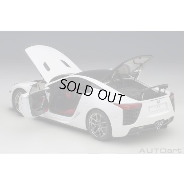 画像17: AUTOart 1/18 Lexus LFA (Whitest White/Carbon)