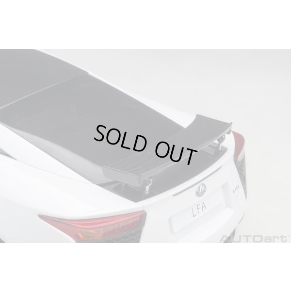 画像13: AUTOart 1/18 Lexus LFA (Whitest White/Carbon)