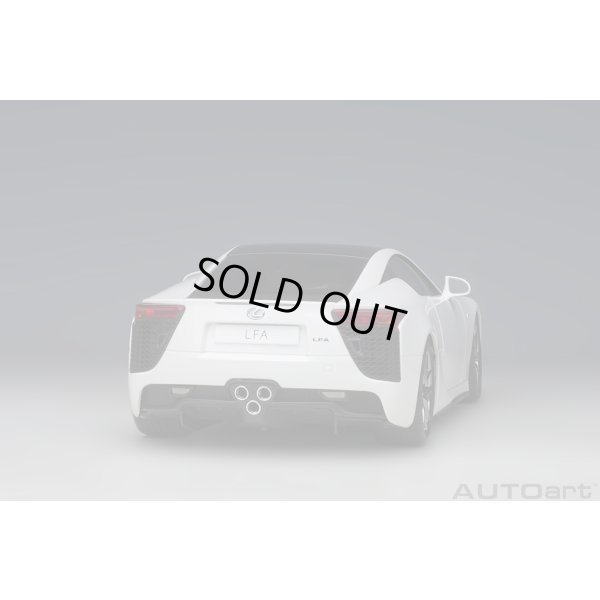 画像21: AUTOart 1/18 Lexus LFA (Whitest White/Carbon)