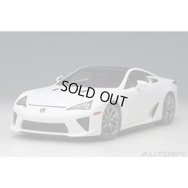 画像18: AUTOart 1/18 Lexus LFA (Whitest White/Carbon)
