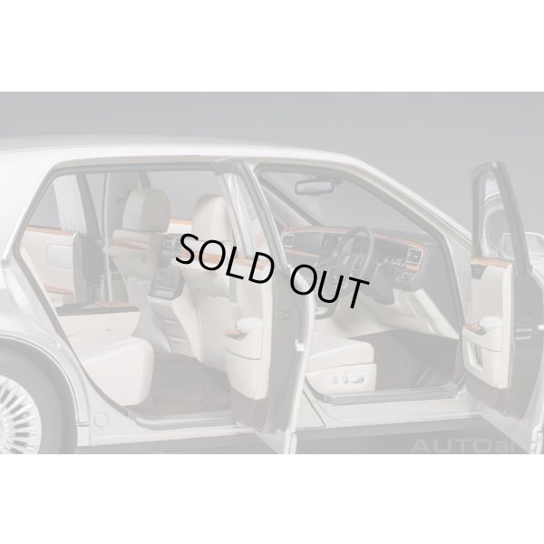 画像10: AUTOart 1/18 Toyota Century Special Edition (Radiant Silver Metallic) 精華 ＜せいか＞