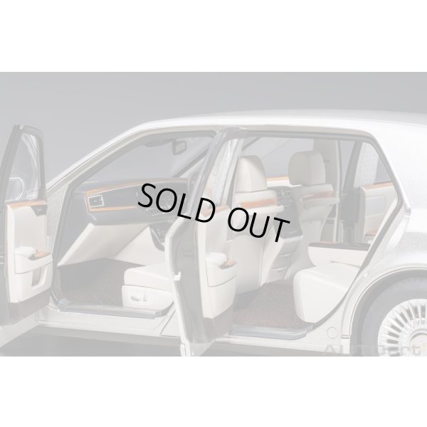 画像9: AUTOart 1/18 Toyota Century Special Edition (Radiant Silver Metallic) 精華 ＜せいか＞