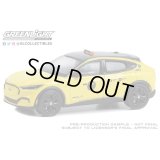 GREEN LiGHT EXCLUSIVE 1/64 2022 Ford Mustang Mach-E California Route 1 - NYC Taxi