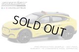 GREEN LiGHT EXCLUSIVE 1/64 2022 Ford Mustang Mach-E California Route 1 - NYC Taxi