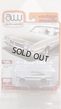 auto world 1/64 1966 Oldsmobile 442 Silver Mist/Black