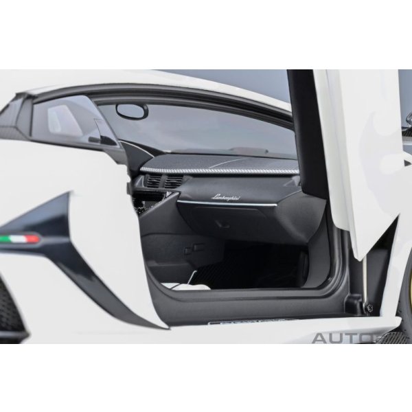 画像11: AUTOart 1/18 Lamborghini Aventador SVJ (Bianco Asopo)