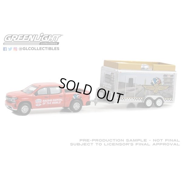 画像1: GREEN LiGHT 1/64 Hitch & Tow - 2023 Chevrolet Silverado and Indianapolis Motor Speedway Trailer