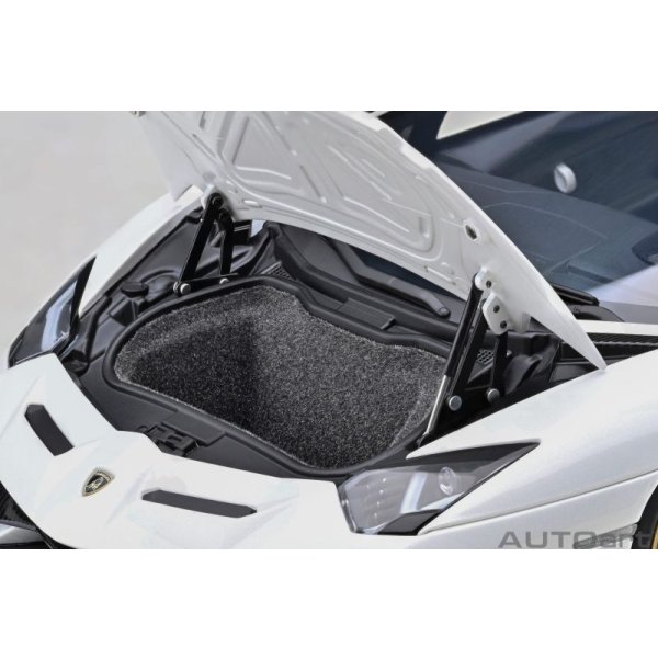 画像9: AUTOart 1/18 Lamborghini Aventador SVJ (Bianco Asopo)