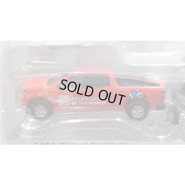 画像4: GREEN LiGHT 1/64 Hitch & Tow - 2023 Chevrolet Silverado and Indianapolis Motor Speedway Trailer
