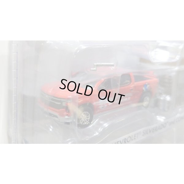 画像3: GREEN LiGHT 1/64 Hitch & Tow - 2023 Chevrolet Silverado and Indianapolis Motor Speedway Trailer