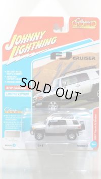 JOHNNY LIGHTNING 1/64 2007 Toyota FJ Cruiser Titanium Silver