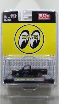 M2 Machines 1/64 1990 Chevrolet C1500 SS454 Matte Black MOON EQUIPMENT