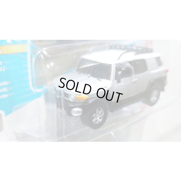 画像2: JOHNNY LIGHTNING 1/64 2007 Toyota FJ Cruiser Titanium Silver