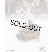 MINI GT 1/64 Range Rover 1982 Camel Trophy Papua New Guinea Set