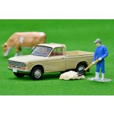 TOMYTEC 1/64 Limited Vintage Datsun 1300 Truck (Light Brown) フィギュア付