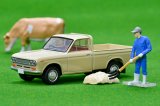 TOMYTEC 1/64 Limited Vintage Datsun 1300 Truck (Light Brown) フィギュア付