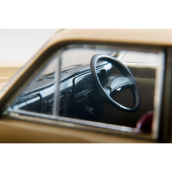 画像9: TOMYTEC 1/64 Limited Vintage Datsun 1300 Truck (Light Brown) フィギュア付