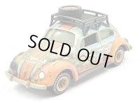 JOHNNY LIGHTNING 1/64 1970 Volkswagen Beetle Gulf Blue/Orange (Weathering Paint) with Roof Rack