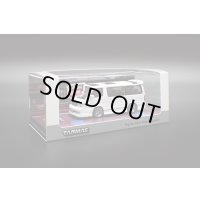 Tarmac Works 1/64 Toyota Hiace Wagon Custom White