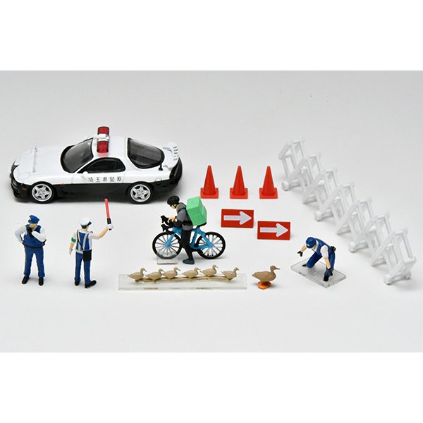 画像2: TOMYTEC 1/64 Diorama Collection 64 #Car Snap 16b 警察 2