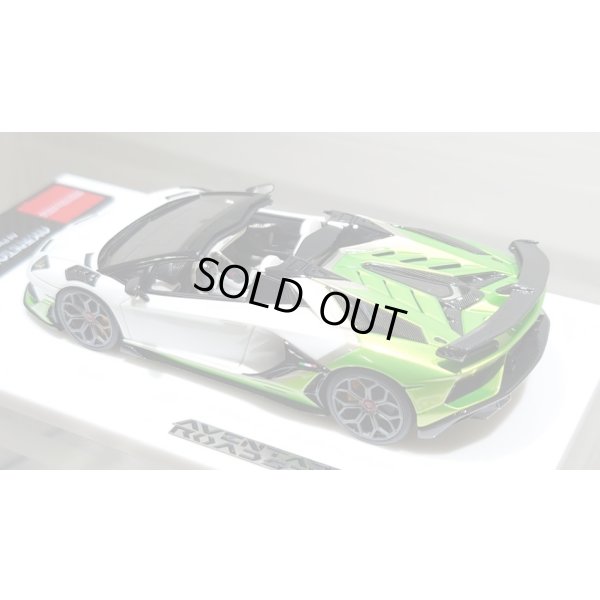 画像12: EIDOLON 1/43 Lamborghini Aventador SVJ Roadster 2020 2 tone paint Pearl White / Giallo Verde Pearl Limited 35 pcs.