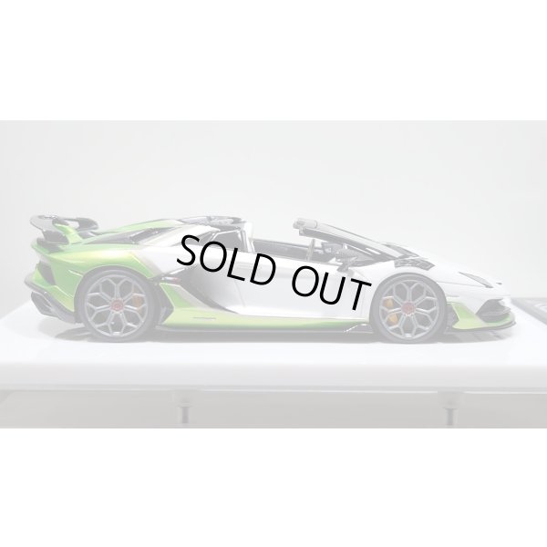画像6: EIDOLON 1/43 Lamborghini Aventador SVJ Roadster 2020 2 tone paint Pearl White / Giallo Verde Pearl Limited 35 pcs.
