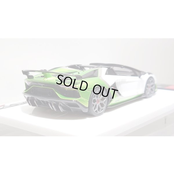 画像10: EIDOLON 1/43 Lamborghini Aventador SVJ Roadster 2020 2 tone paint Pearl White / Giallo Verde Pearl Limited 35 pcs.