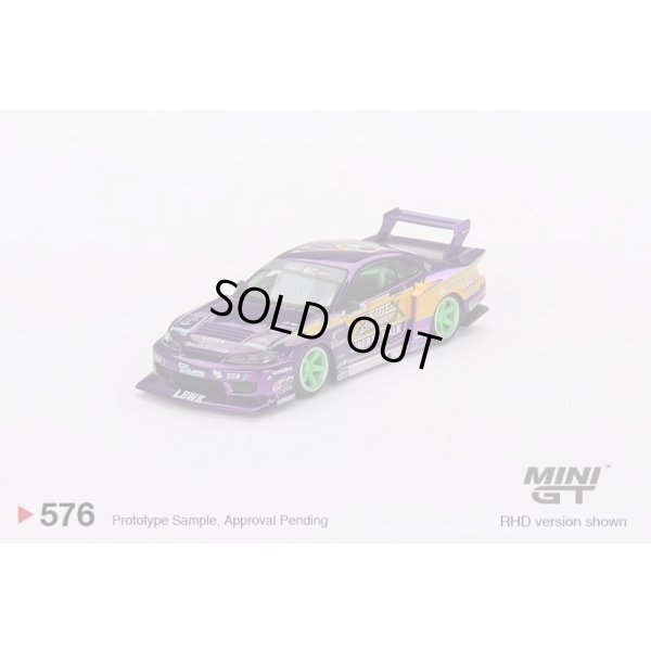 画像2: MINI GT 1/64 Nissan Silvia (S15) LB-Super Silhouette #555 2022 Formula Drift Japan (RHD)