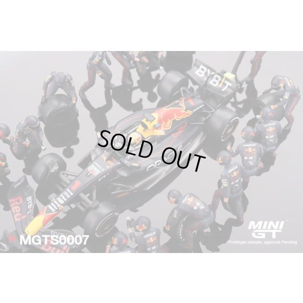 画像4: MINI GT 1/64 Oracle Red Bull Racing RB18 2022 Winner Car #1 Abu Dhabi Grand Prix Max Verstappen Pit Crew Set